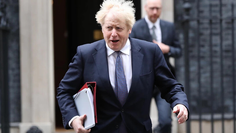 Boris Johnson, Premierminister von Großbritannien, verlässt vor einer Kabinettssitzung im Außen- und Commonwealth-Büro Downing Street 10. Foto: Jonathan Brady/PA Wire/dpa