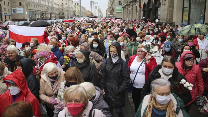 Die Proteste gegen die offiziellen Ergebnisse der Präsidentschaftswahlen in Belarus halten seit Wochen an. Foto: AP/dpa