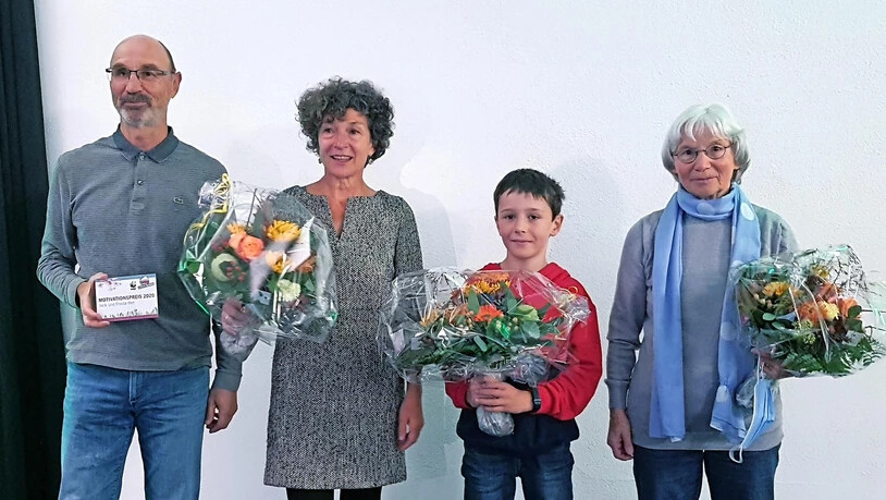 Jack Iten und Frieda Iten (von links) gewinnen den Motivationspreis, Jacob Marti holt sich den Spezialpreis Gestaltung und Magdalena Spörri den Anerkennungspreis.