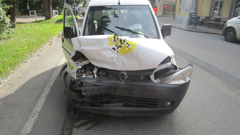 So sah das Auto des Unfallverursachers nach der Auffahrkollision aus.