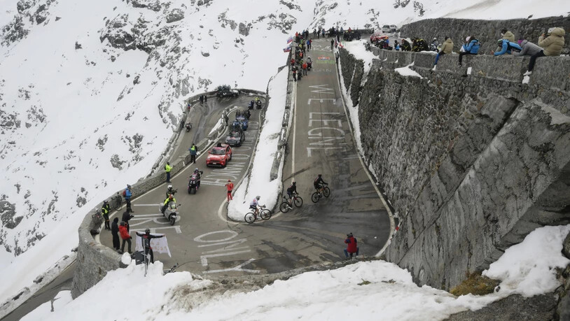 Temperaturen um den Gefrierpunkt am Giro 2020: Der Aufstieg zum Stilfserjoch auf 2757 Meter über Meer verlangte den Fahrern alles ab