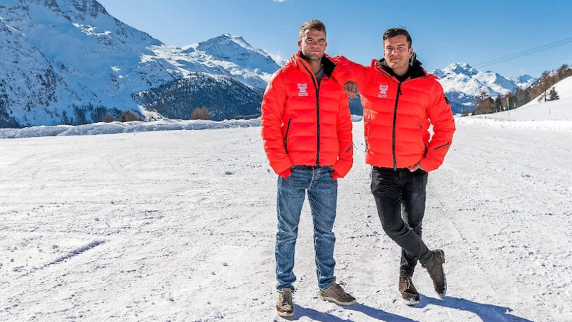 Quirin Hasler (links) und Loris Moser auf dem geplanten Gelände des Sun Ice Festival in St. Moritz.