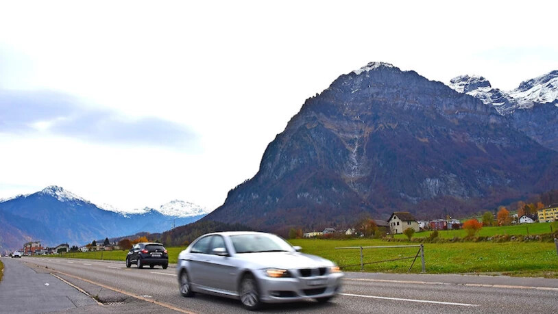 Das Grossguet zwischen Netstal und Glarus: Nach den ursprünglichen Plänen soll hier die Umfahrung Netstal enden und die Umfahrung Glarus anfangen.