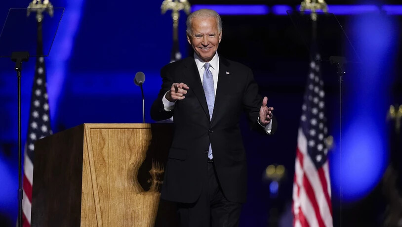 dpatopbilder - Joe Biden steht nach einer Ansprache in Wilmington auf der Bühne. Foto: Andrew Harnik/AP/dpa