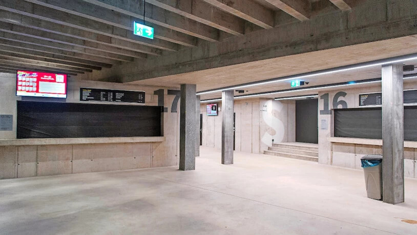 Gespenstische Atmosphäre: Leere Zuschauerränge, keine Punkte und keine Stimmung in der Davoser Eishalle beim ersten Geisterspiel dieser Saison. 