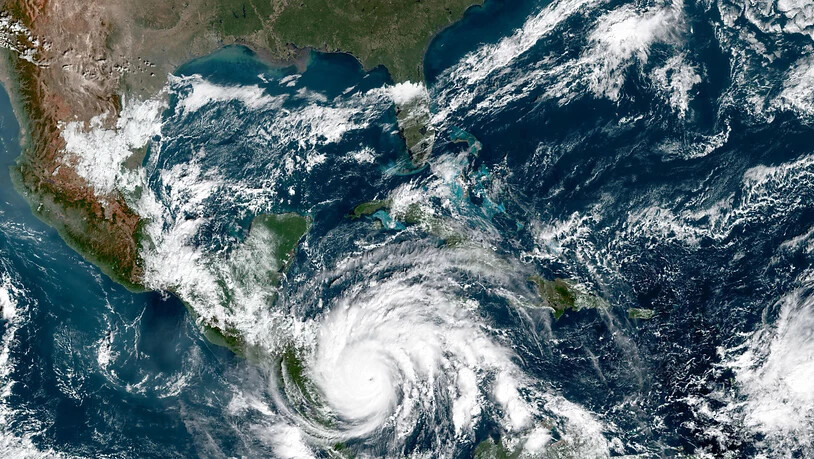 Auf diesem von der NASA zur Verfügung gestellten Bild ist Hurrikan «Iota» über Mittelamerika zu sehen. Mit anhaltenden Windgeschwindigkeiten von 260 Kilometern pro Stunde bewegte er sich am Montag auf die Küste von Honduras und Nicaragua zu, wie das…
