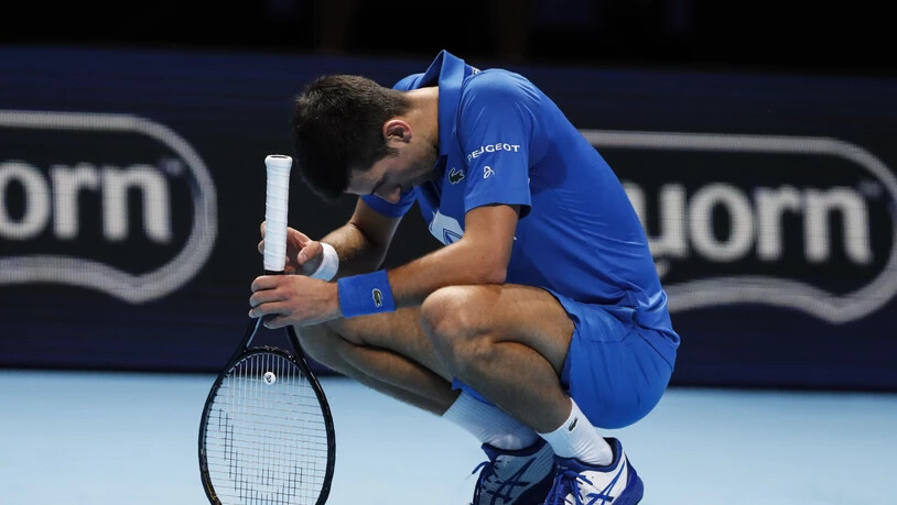 Novak Djokovic wurde von Medwedew in die Knie gezwungen, bleibt aber im Rennen um den Halbfinal-Einzug