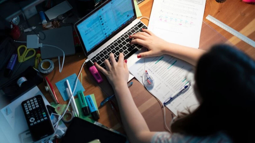 Nicht alle erfolgreich: Beim Fernunterricht im Frühling erreichte nur ein Drittel der Schüler die Lernziele. Bild Keystone