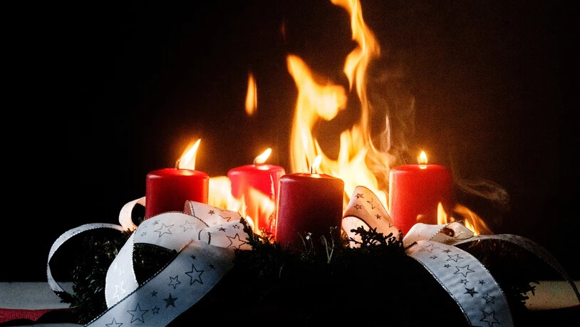 Advent, Advent: Die Gefahr von Wohnungsbränden nimmt statistisch gesehen in der Vorweihnachtszeit zu.