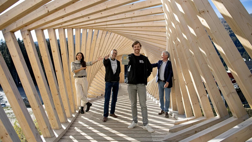 Kiki Maeder, Bruno Fläcklin, Marc Schlüssel und Gery Nievergelt bei der Preisübergabe im Bike Kingdom Drop.