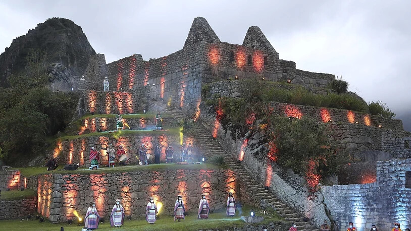 Besserungen bei Corona: Nach der feierlichen Wiedereröffnung von Machu Picchu im November lassen die Behörden nun wieder mehr als tausend Besucher in der Inkastadt pro Tag zu. (Archivbild)