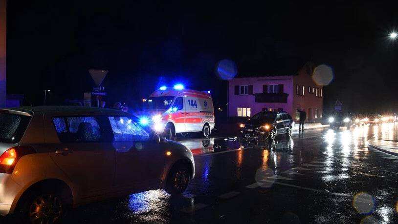 In Igis kollidierte ein 53-jähriger Autofahrer mit einem 63-jährigen E-Bike-Fahrer. 
