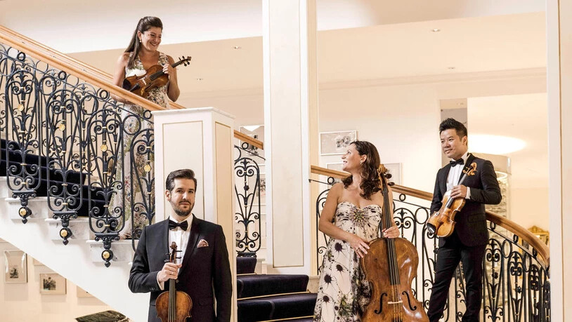 Winterreise: Maja Weber (am Cello) startet den Bündner Teil des Adventskalenders. 