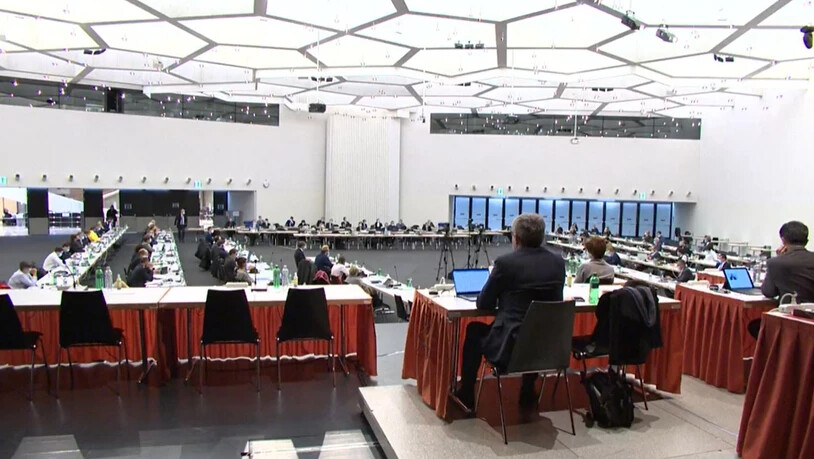 Blick in den Grossratssaal im Kongresszentrum in Davos.