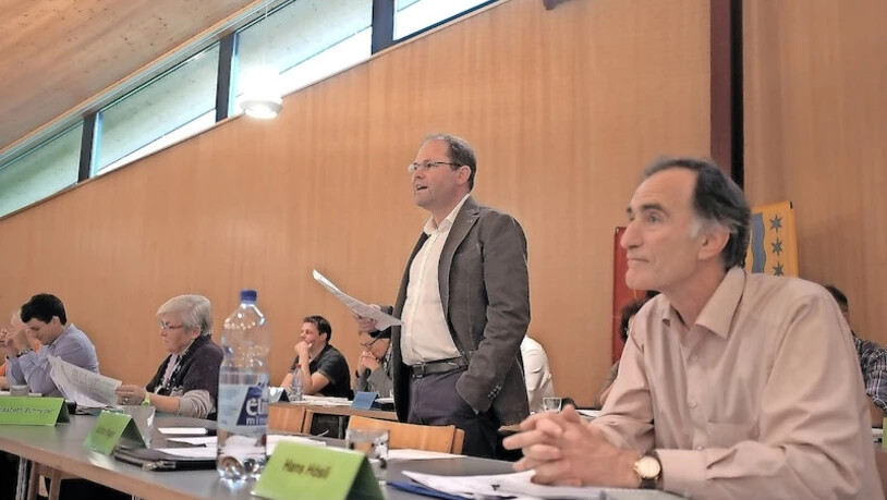 Nur Vergangenheit oder auch Zukunft? Die SVP Glarus Nord mit Interimspräsident Adrian Hager – hier 2015 bei einem Votum im Gemeindeparlament – macht auch das Parlament wieder zu einem Thema. 