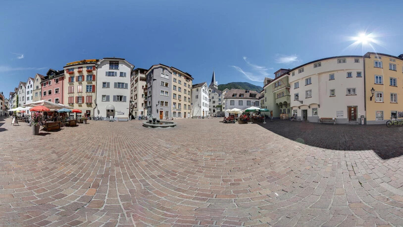 Durch die Plätze und Gassen der Altstadt «spazieren».