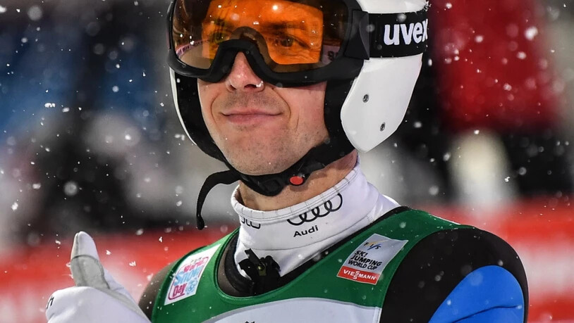 Daumen hoch: Simon Ammann überstand in Oberstdorf die Qualifikation ohne Probleme.