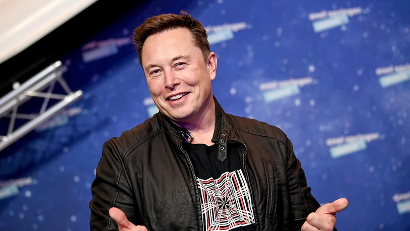 Der Chef von Tesla, Elon Musk, kann sich freuen - die Zahl der ausgelieferten Fahrzeuge im Jahr 2020 erreichte das selbstgesteckte Ziel des Autokonzerns. (Archivbild)