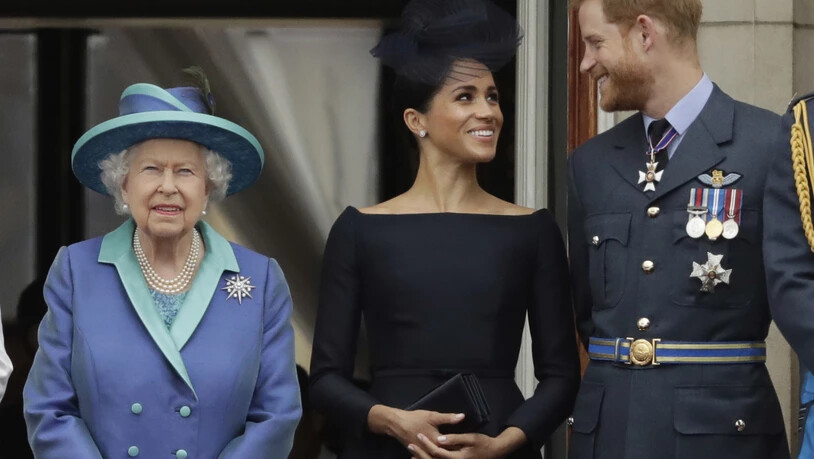 ARCHIV - Kommt es vielleicht zu einem endültigen Bruch? Königin Elizabeth II., Prinz Harry und Herzogin Meghan. Foto: Matt Dunham/AP/dpa