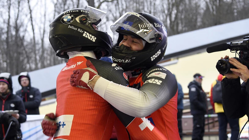 So wars vor einem Jahr: Simon Friedli und Gregory Jones freuen sich in Sigulda über EM-Silber