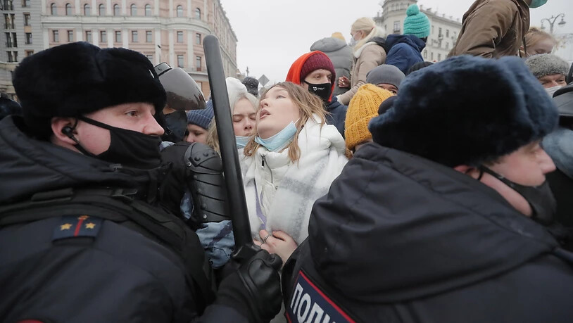 Bei den Demonstrationen in rund 100 russischen Städten sind am Samstag über 3000 Personen festgenommen worden.
