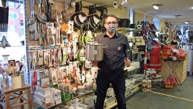 Einfallsreich: Bei Messer Ferrari können Pfannen und Kochutensilien direkt im Geschäft gekauft werden, alles andere auf Bestellung. 