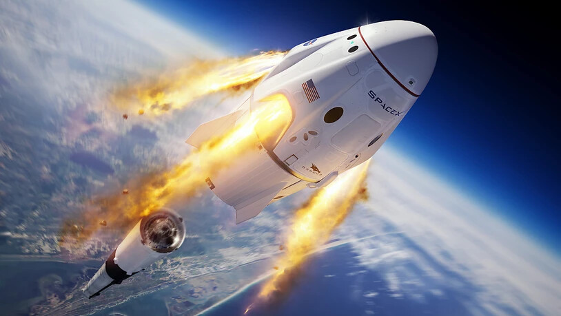 Elon Musk will mit den Satelliten seiner Firma SpaceX die Erde näher umkreisen. Amazon-Gründer Jeff Bezos und seine Firma Kuiper sind dagegen. (Symbolbild)