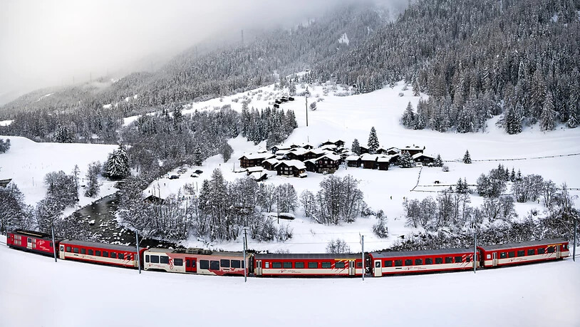 Mehrere Strecken der Matterhorn Gotthard Bahn sind derzeit wegen Schneefall und wegen Lawinengefahr gesperrt. (Archivbild)