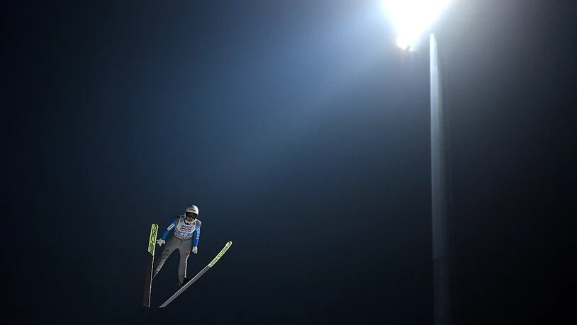 Simon Ammann fliegt wieder ins Scheinwerferlicht. (Archivaufnahme)