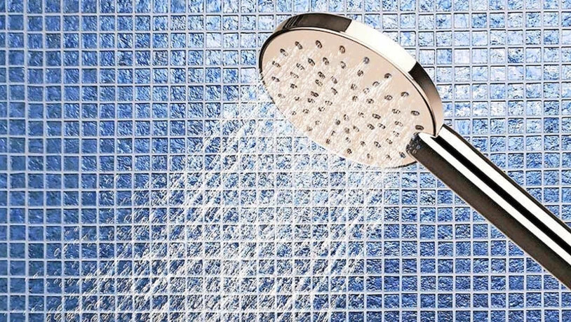 Einfache Massnahme: Mit einer Sparbrause kann ohne Verhaltensänderung Wasser und Energie gespart werden.