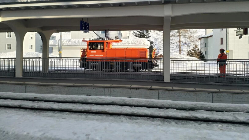 Eine «Geaf 2/2» im Bahnhof Platz. 