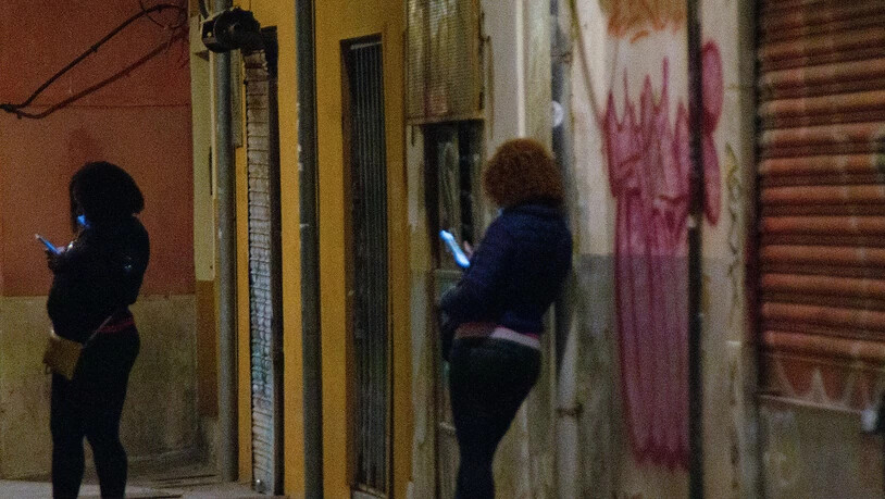 Prostituierte warten auf Kunden an der Puerta de Sant Antoni in Palma de Mallorca. Foto: Mar Granel/dpa