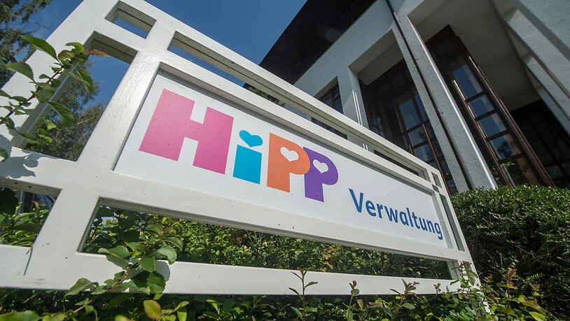 ARCHIV - Die Firmenzentrale des Babynahrungherstellers Hipp. Nach zwei Lebensmittelfirmen im Südwesten ist auch der bayerische Babynahrungshersteller Hipp Ziel einer explosiven Postsendung gewesen. Die Sendung war in der Nacht zum Donnerstag an einem…