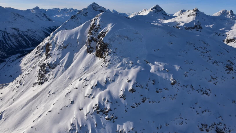 Der vergangene Woche am Piz Alv in Pontresina GR verschüttete Skitourenfahrer ist im Spital verstorben.
