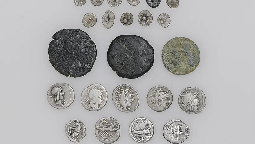 Die Entdeckung in einem Zuger Waldstück besteht aus 20 Silber- und 3 Bronzemünzen aus keltischer und römischer Zeit.