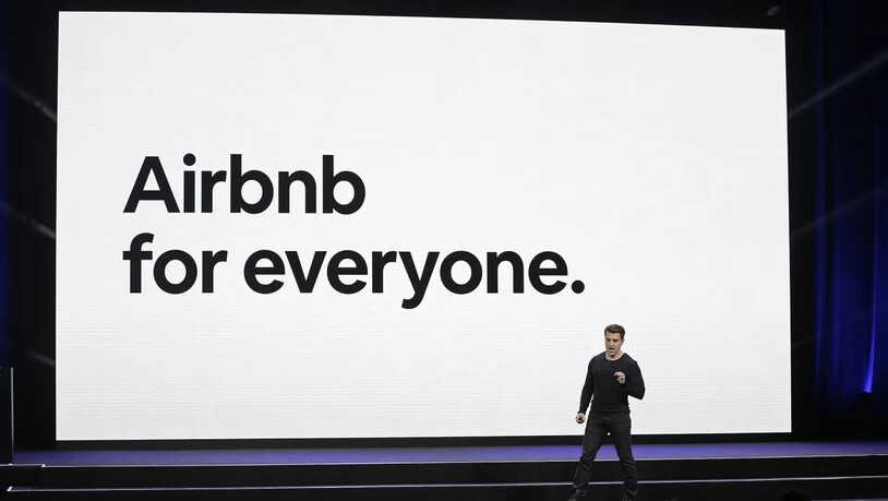 Die Online-Zimmervermittlungsplattform Airbnb sieht wieder optimistischer in die Zukunft. (Symbolbild)