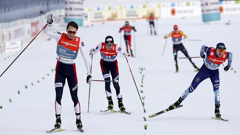 Geschafft: Jarl Magnus Riiber jubelt bereits vor der Ziellinie.