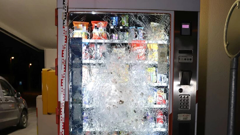 Am Automat entstand ein beträchtlicher Sachschaden.