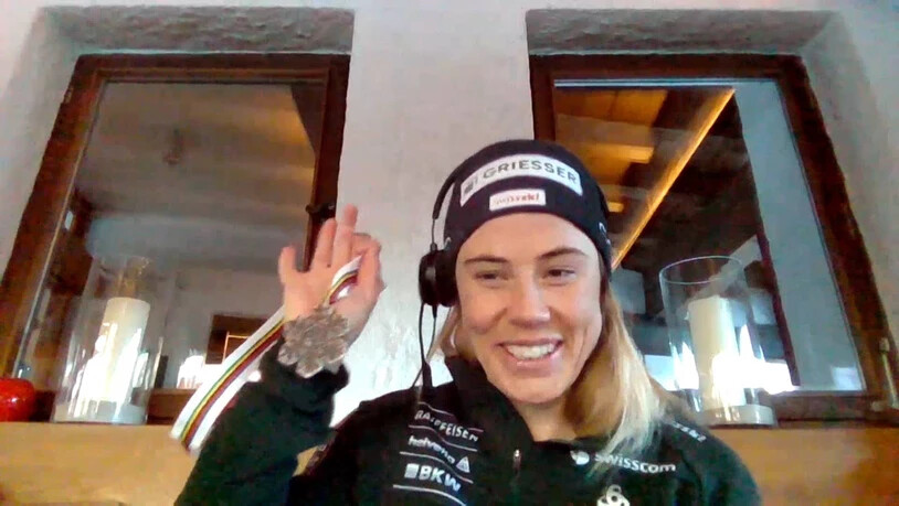 Glänzend: Laurien van der Graaff strahlt mit der gewonnenen Silbermedaille um die Wette.