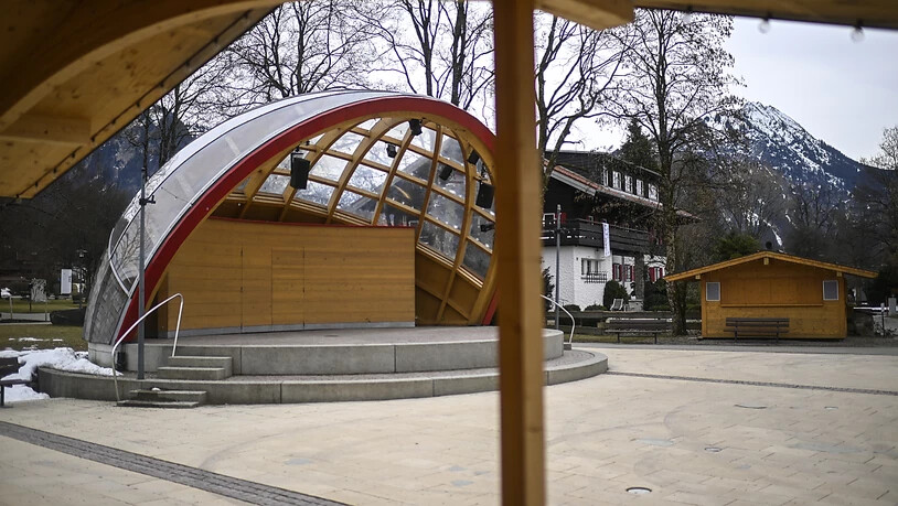 Der zentrale Platz vor dem Kongresszentrum, wo in normalen Zeiten im WM-Dorf Ramba Zamba geherrscht hätte