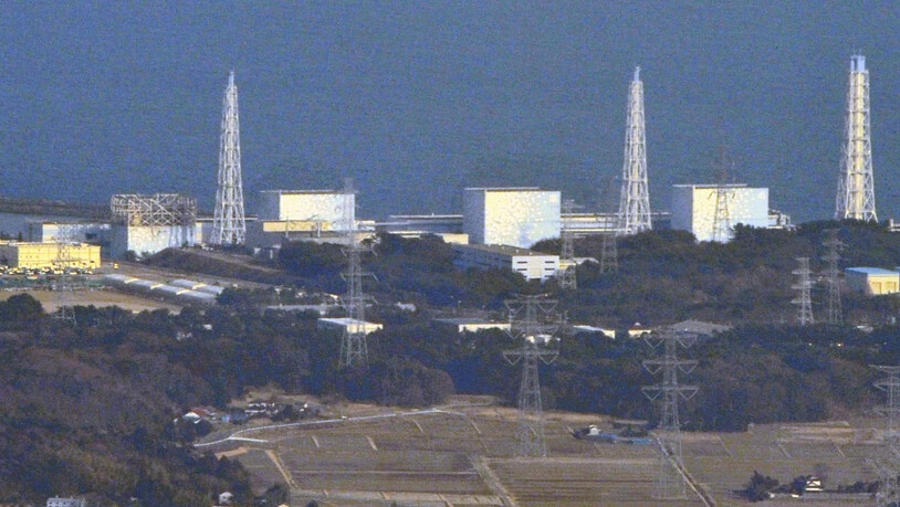 Die Atomanlage von Fukushima nach der Explosion in einem Reaktor (links). (Archivbild)