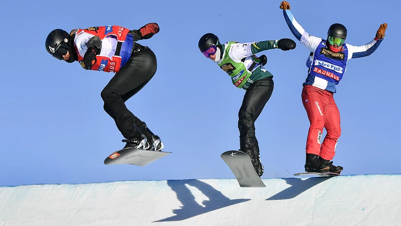 Der Winterthurer Kalle Koblet (ganz rechts) Mitte Februar an der WM in Schweden auf der Verfolgung zweier Konkurrenten