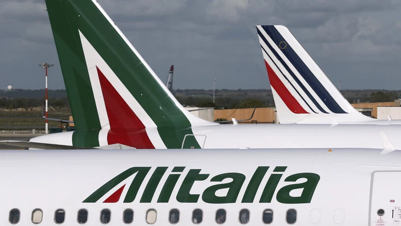 Die italienische Fluggesellschaft Alitalia soll wieder neu aufgestellt werden. Es wäre nach drei Gescheiterten bereits der vierte Versuch, die Airline zu restrukturieren. (Symbolbild)