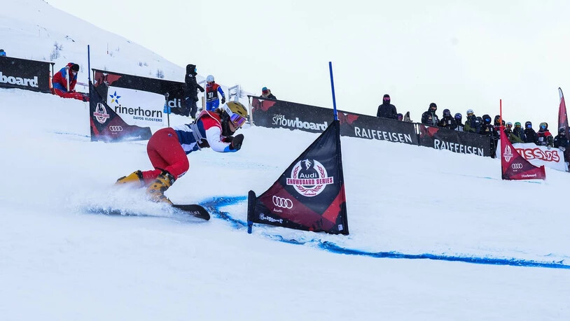 Die Engadinerin Larissa Gasser holt sich den Toursieg im Europacup Snowboard Alpin 2021.