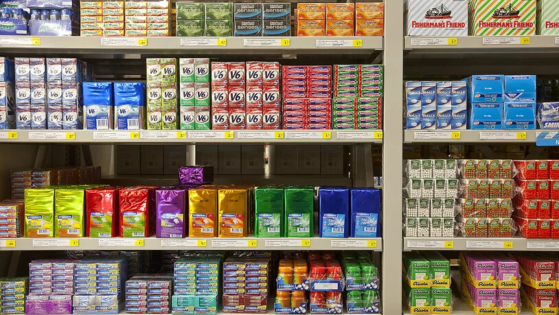 Im Corona-Jahr 2020 wurden in der Schweiz deutlich weniger Bonbons oder Kaugummis verkauft. Der Umsatz mit diesen Süssigkeiten brach um 12 Prozent ein.(Archivbild)