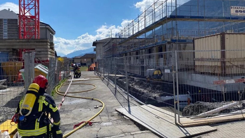 Ein Arbeiter ist am Donnerstag bei einem Brand auf einer Baustelle in Vionnaz (VS) schwer verletzt worden.