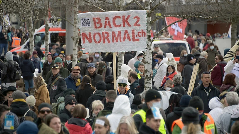 Bei der Demonstration gegen die Corona-Massnahmen am Samstag in Liestal wurde die Maskentragpflicht von praktisch allen Teilnehmenden ignoriert.
