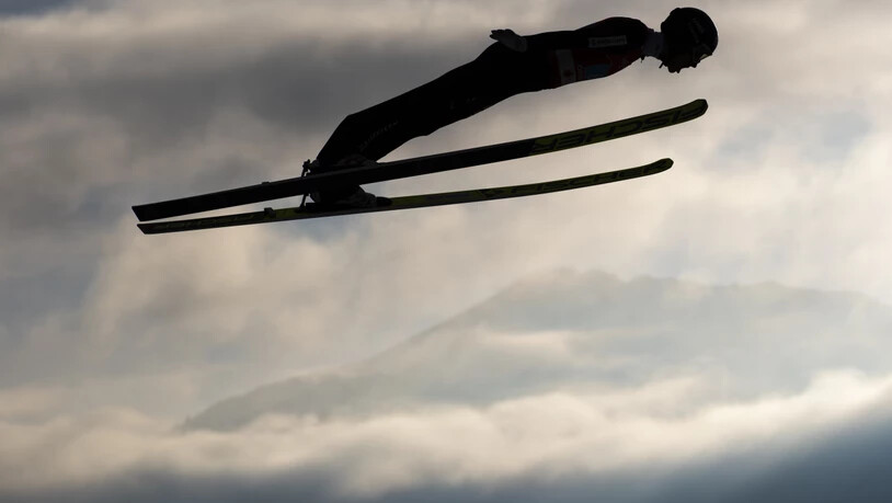 Stilistisch einwandfrei, aber etwas zu wenig weit: Gregor Deschwanden segelt durch die Lüfte. (Archivaufnahme)