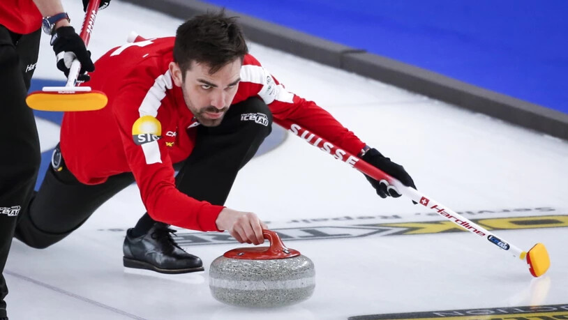 Der Genfer Skip Peter De Cruz mit kontrollierter Steinabgabe