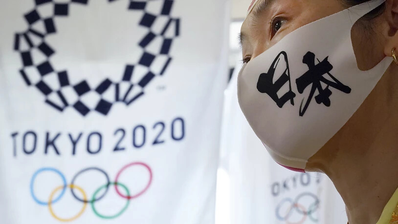 Die Schutzmaske für Fans: "Japan" heissen diese Zeichen übersetzt.